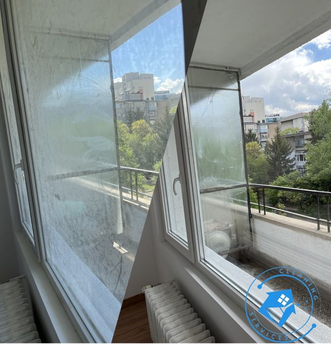 Измиване на прозорци и витрини