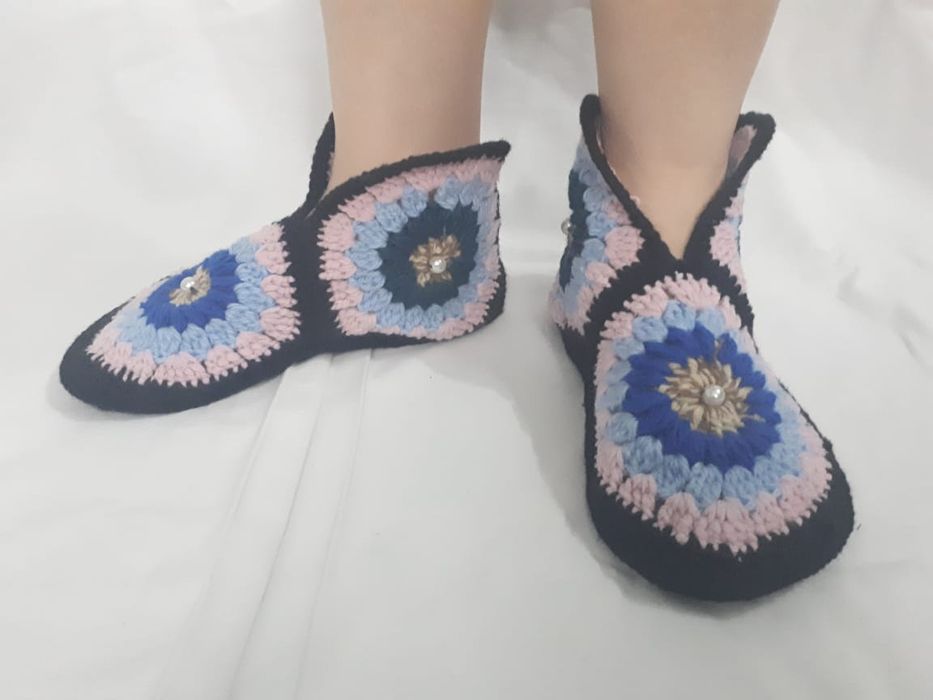 Продам вязаные тапочки,сапожки