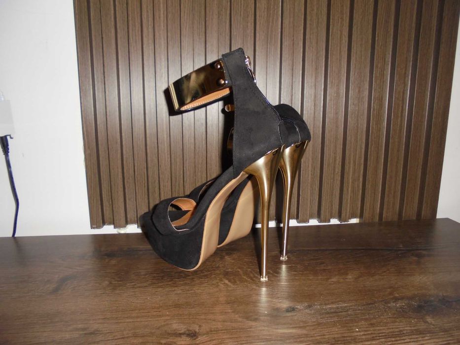 Дамски обувки на висок ток