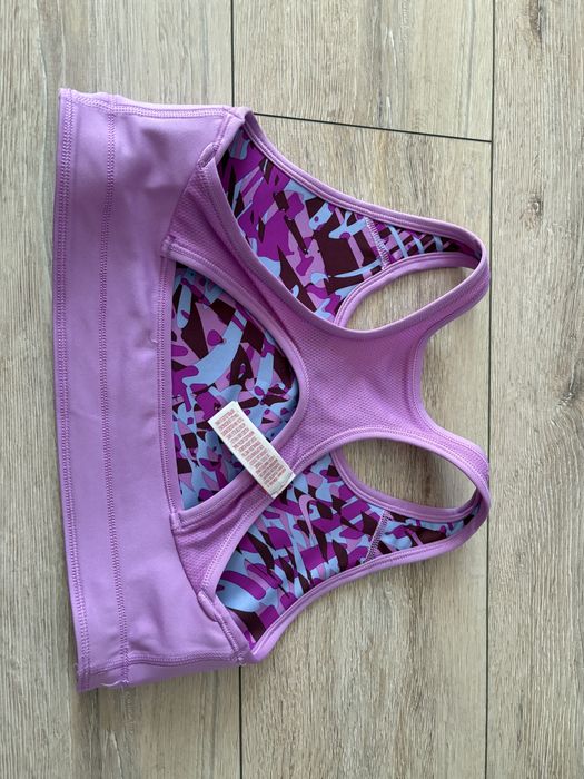 Ново спортно бюстие  Nike с две лица