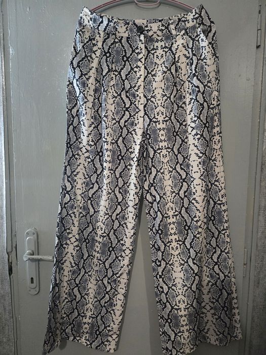 Дамски комплект с ефектен принт