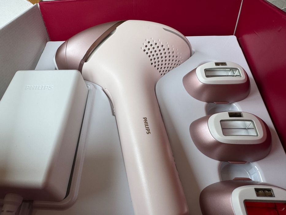 Продавам фотоепилатор Philips Lumea BRI958 9000