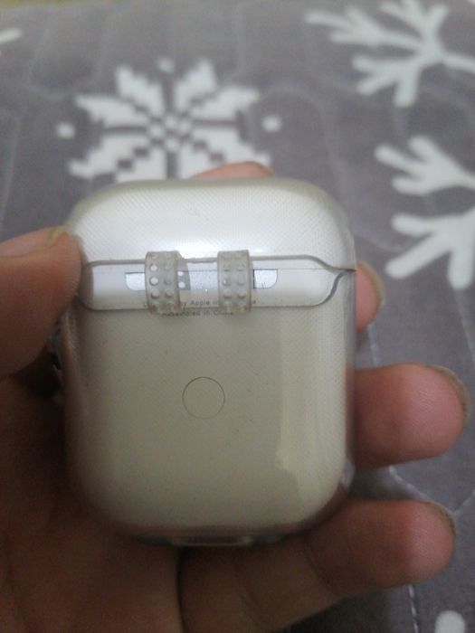 Продам наушники airpods  срочно