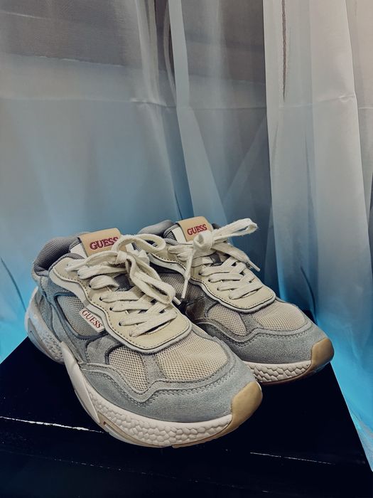 Дамски спортни обувки Guess – размер 39