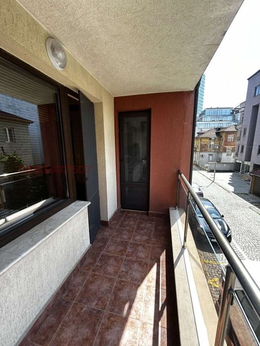 Дава се под наем Четиристаен апартамент в София, Иван Вазов - 136 кв.м за 1396.38 € - Снимка #9