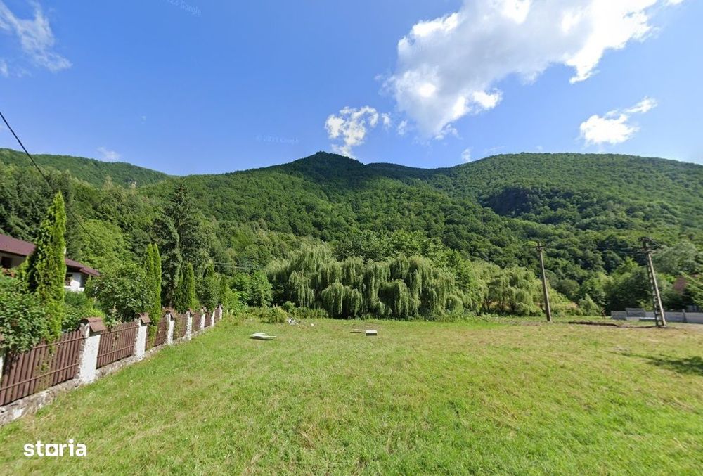 Vand teren in Retezat, 1260 mp, intre pensiuni si case de vacanta