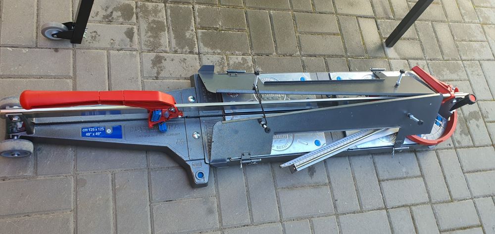 Inchiriez masina taiat gresie cu apa 650mm  ,mecanica 1250mm 150lei/zi