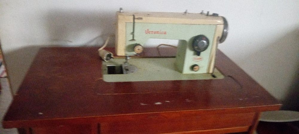 Masina de cusut veronica