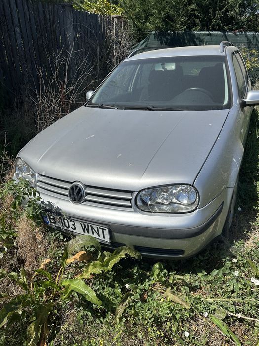 Vand 3 auto an 2004 , km 180000 , pret pentru toate 3000€ . Se pot lua pe platforma Fara Baterie