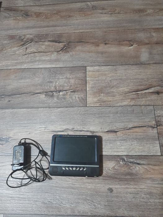 Продаём переносной мини телевизорр