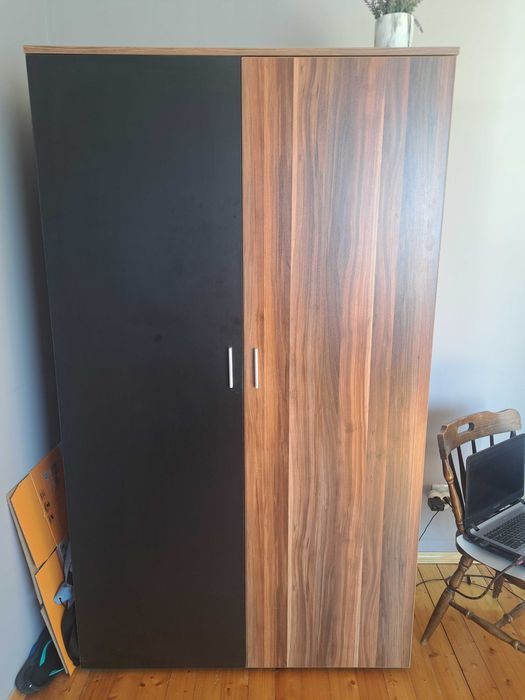 Много запазен гардероб