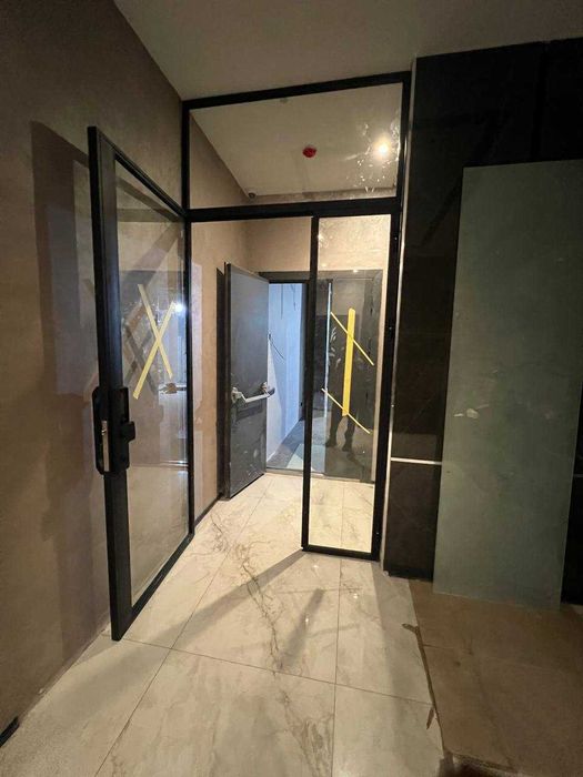 Стеклянные лофт перегородки и двери / Гардеробы лофт / Душевые кабины