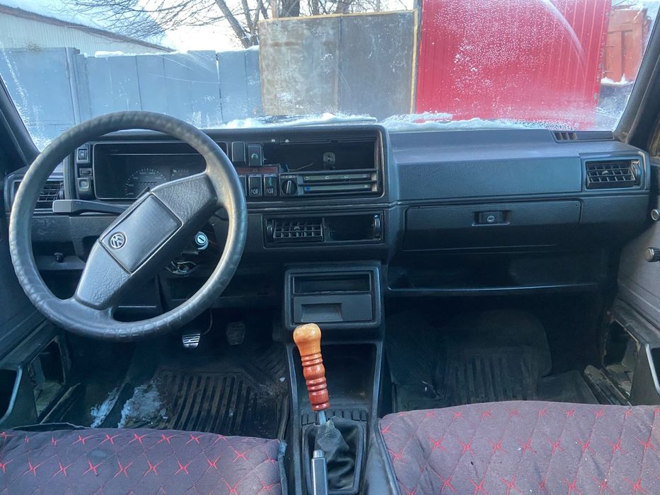 Машина  wolkswagenгольф 2