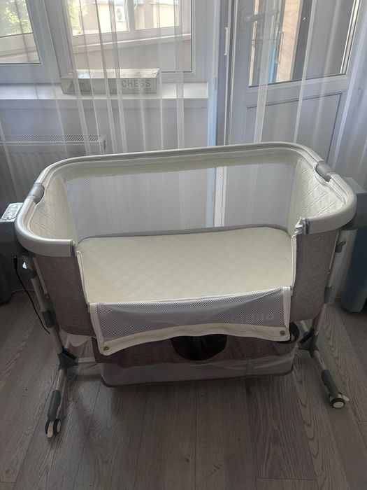 Продам детскую манежку.