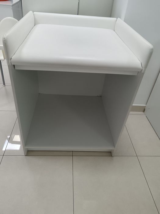 Продается пеленальный стол медицинский