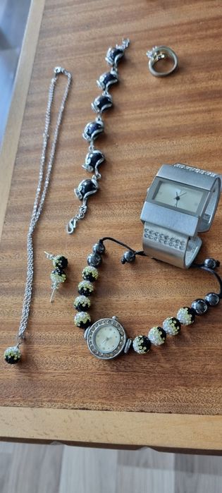 Лот часовници и бижута