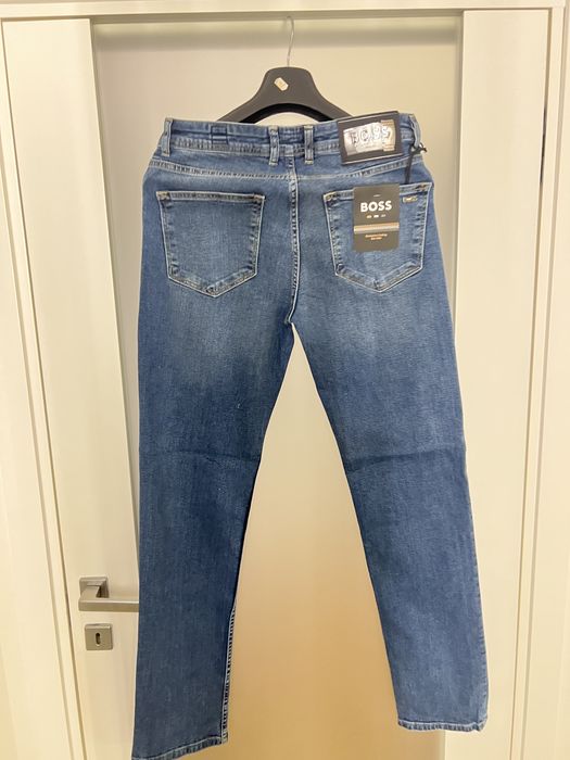 Уникален нов модел на Hugo Boss.Налична пълна серия размер от 32 до 40