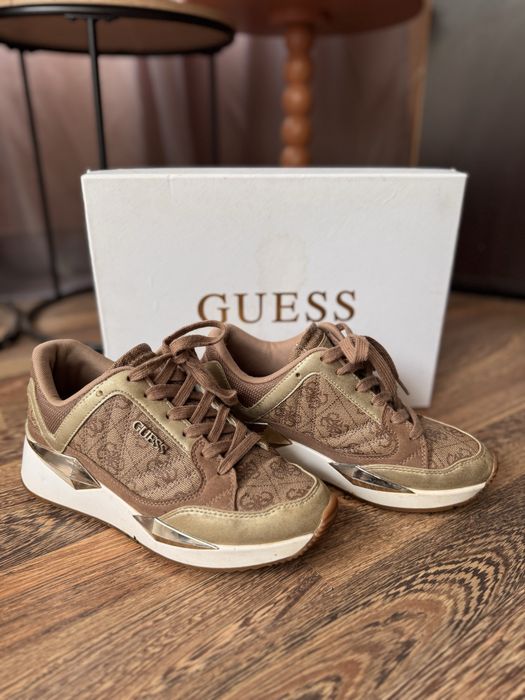 Дамски обувки на Guess