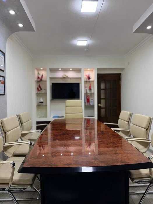 офисная мебель стол для переговоров.