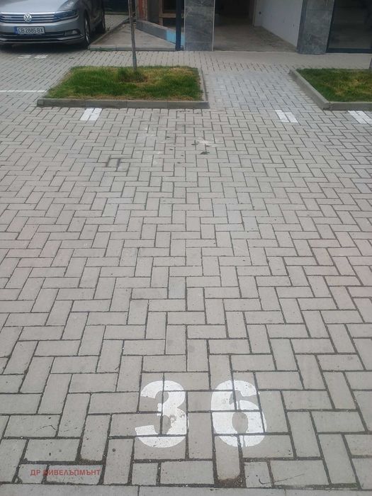 Под наем надземно паркомясто, Левски В