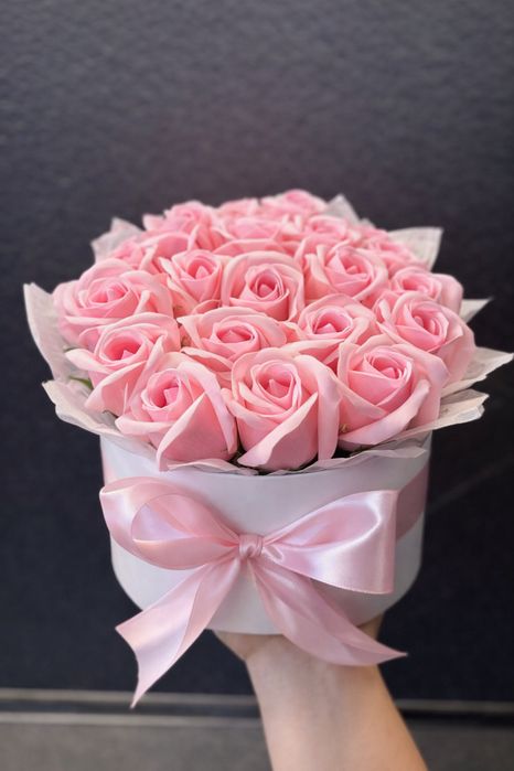 Кутии и букетчета със сапунени рози - стилен и нежен подарък за всеки