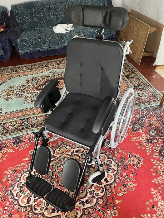 Продам новую инвалидную коляску