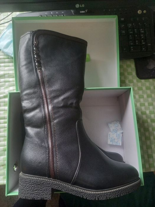 Қыстық аяқ-киім сатылады