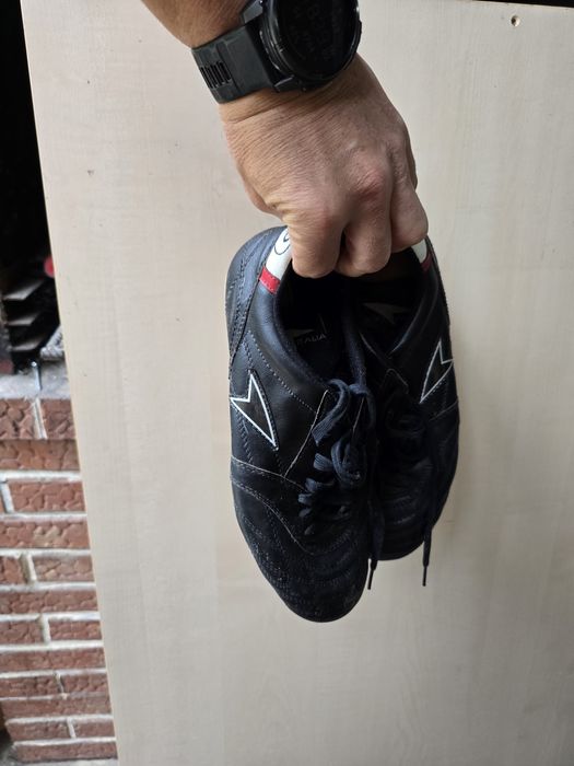 Pantofi de fotbal