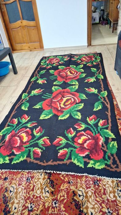 Covoare țesute manual