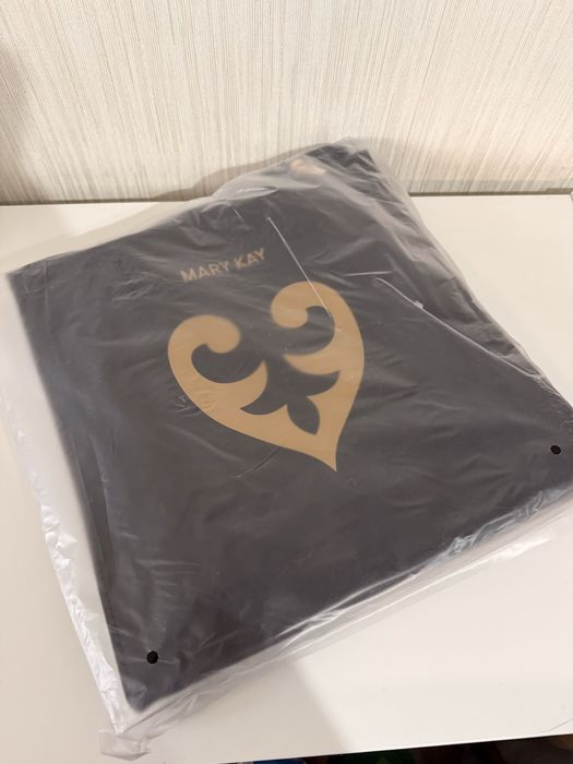 Сумка Мери Кей лаковая