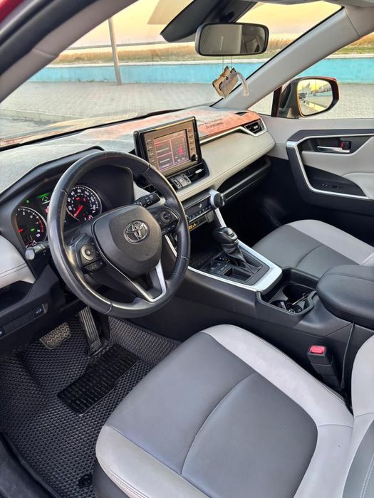 Рав 4 2019 в идеальном состоянии