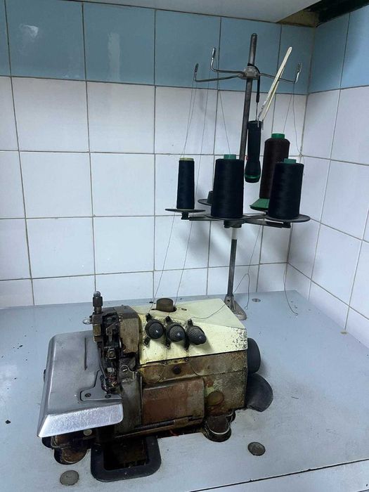 Mașină de surfilat industrială 4 fire – funcțională