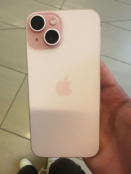 vând Iphone 15 roz