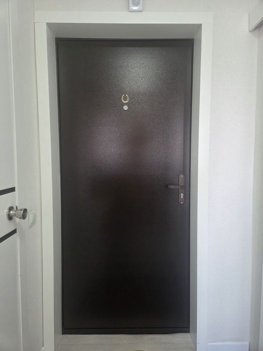 Продам входную дверь