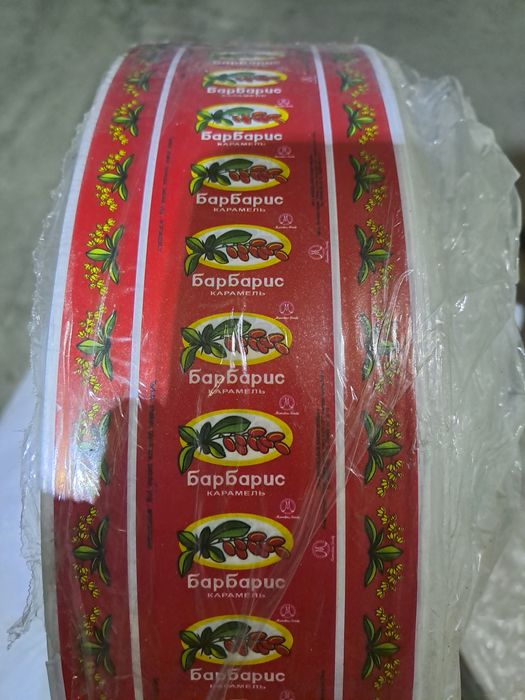 Konfetlar uchun tayyor etiketkalar sotiladi