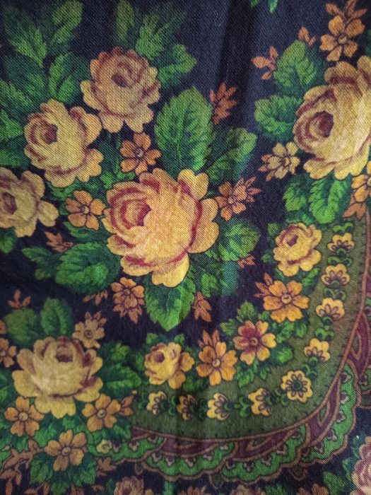 Дамски вълнен шал