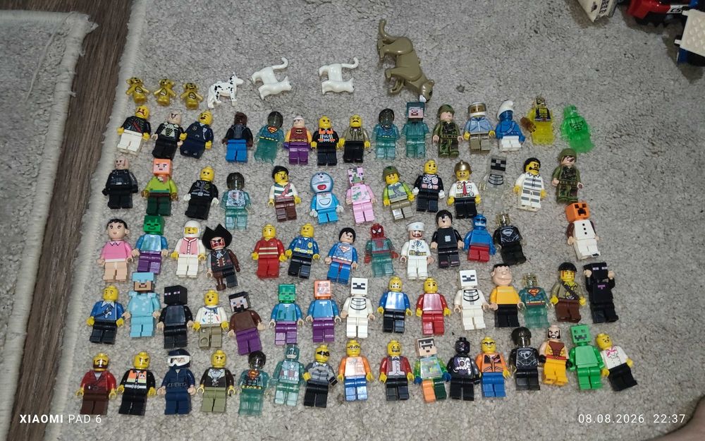 LEGO фигурки, машинки