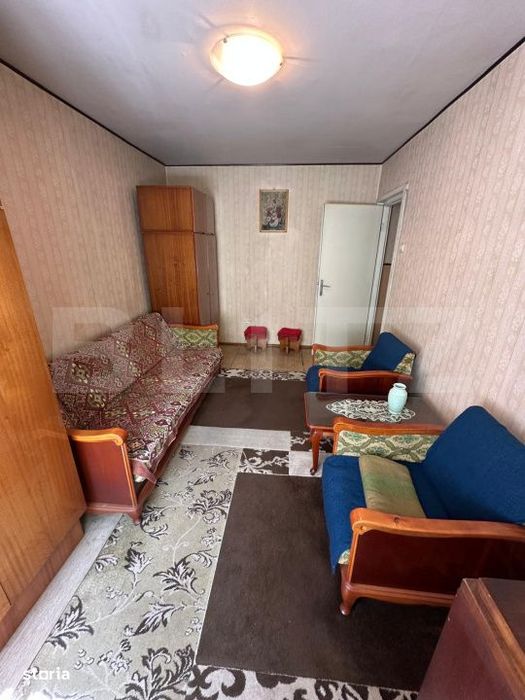 Apartament cu 3 camere, decomandate, boxa, centrala, zona Primaverii