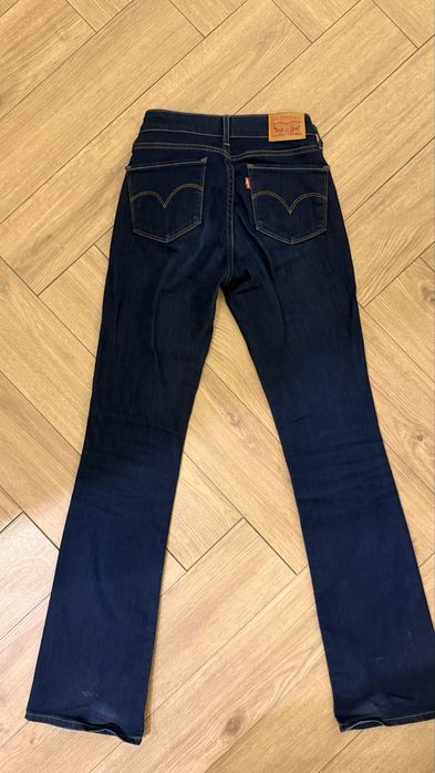 Женские джинсы клеш levi’s