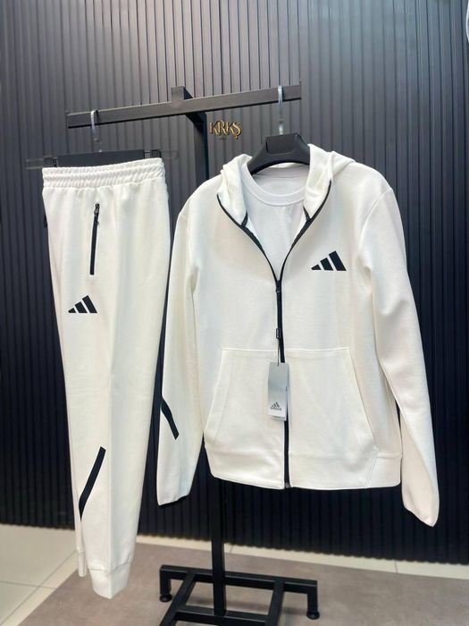 Treninguri adidas toate culorile