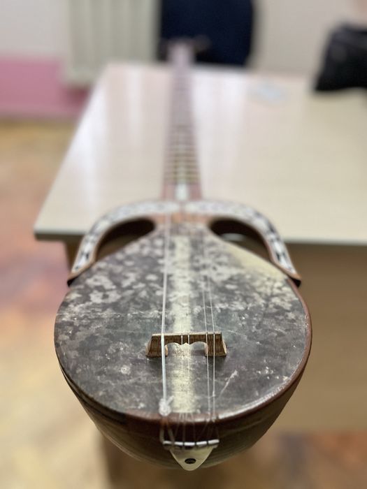 Qashqar rubobi zakasnoy chexoli ham bor