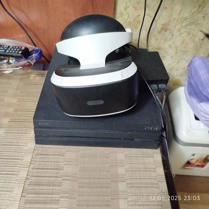 Playstation 4  pro 1 TB с VR очками