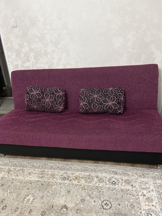 Продам диван с двумя подушками!