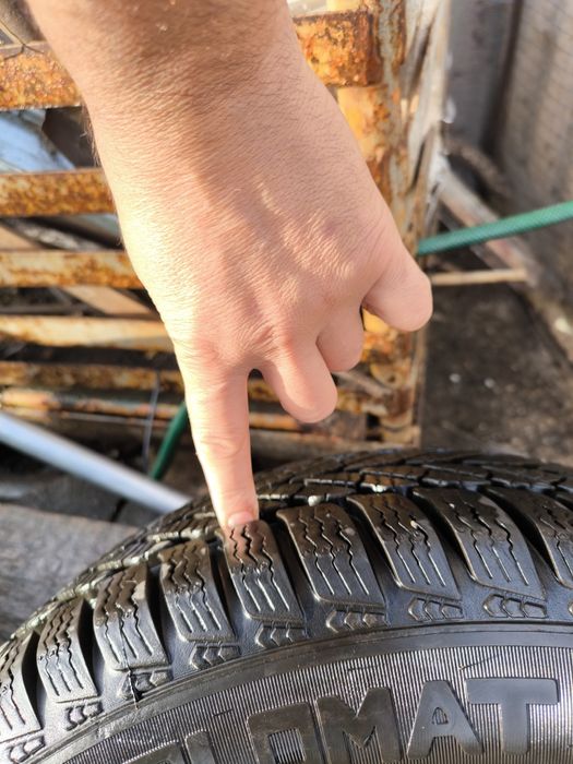 Зимни гуми Diplomat Winter ST 15 сола 205/65 като нови