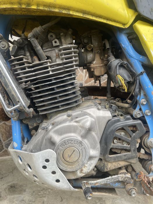 Suzuki dr 600 само на части