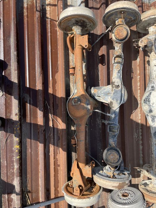 Задни мостове,диференциали,полуоски,кардани и пружини за лада