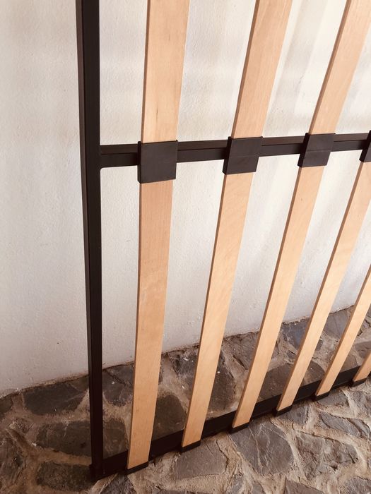 Somiera pat 160x200 cadru metalic si lamele flexibile, fara picioare.