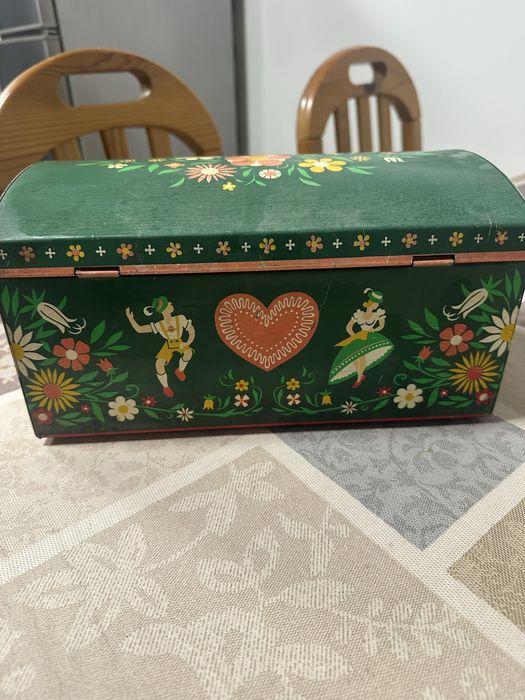 Старо метално сндъче