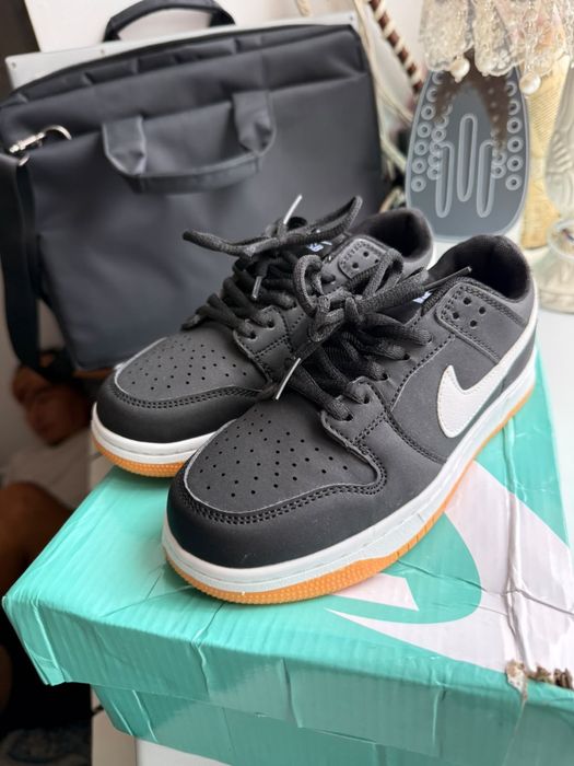 Продам кроссовки под Nike
