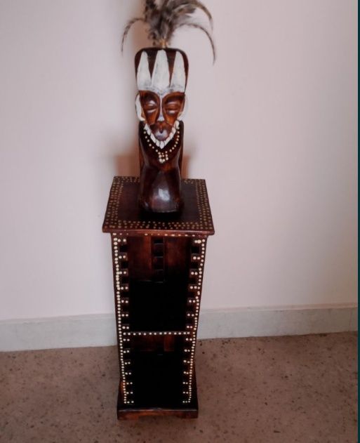 Трофеи от диви и домашни животни, дървена стойка за дискове.